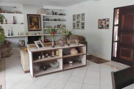 Casa à venda com 3 quartos, sendo 1 suíte,  em Vila Suissa, Mogi das Cruzes, SP