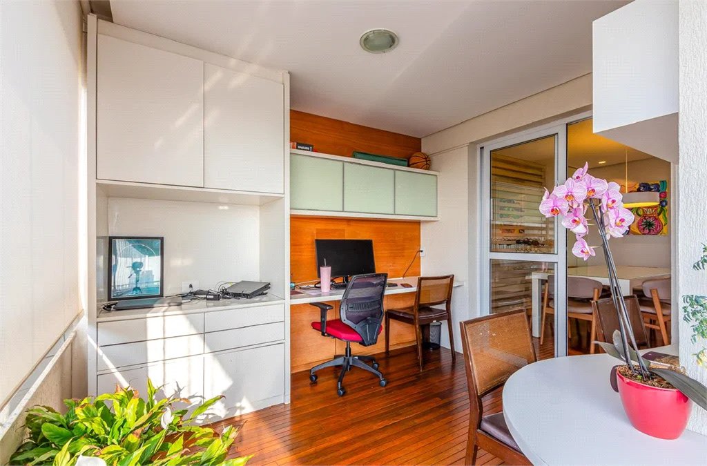 Apartamento à venda com 4 quartos, sendo 3 suítes, em Real Parque, São Paulo, SP