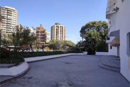 Apartamento à venda com 4 quartos, sendo 2 suítes,  em Vila Andrade, São Paulo, SP