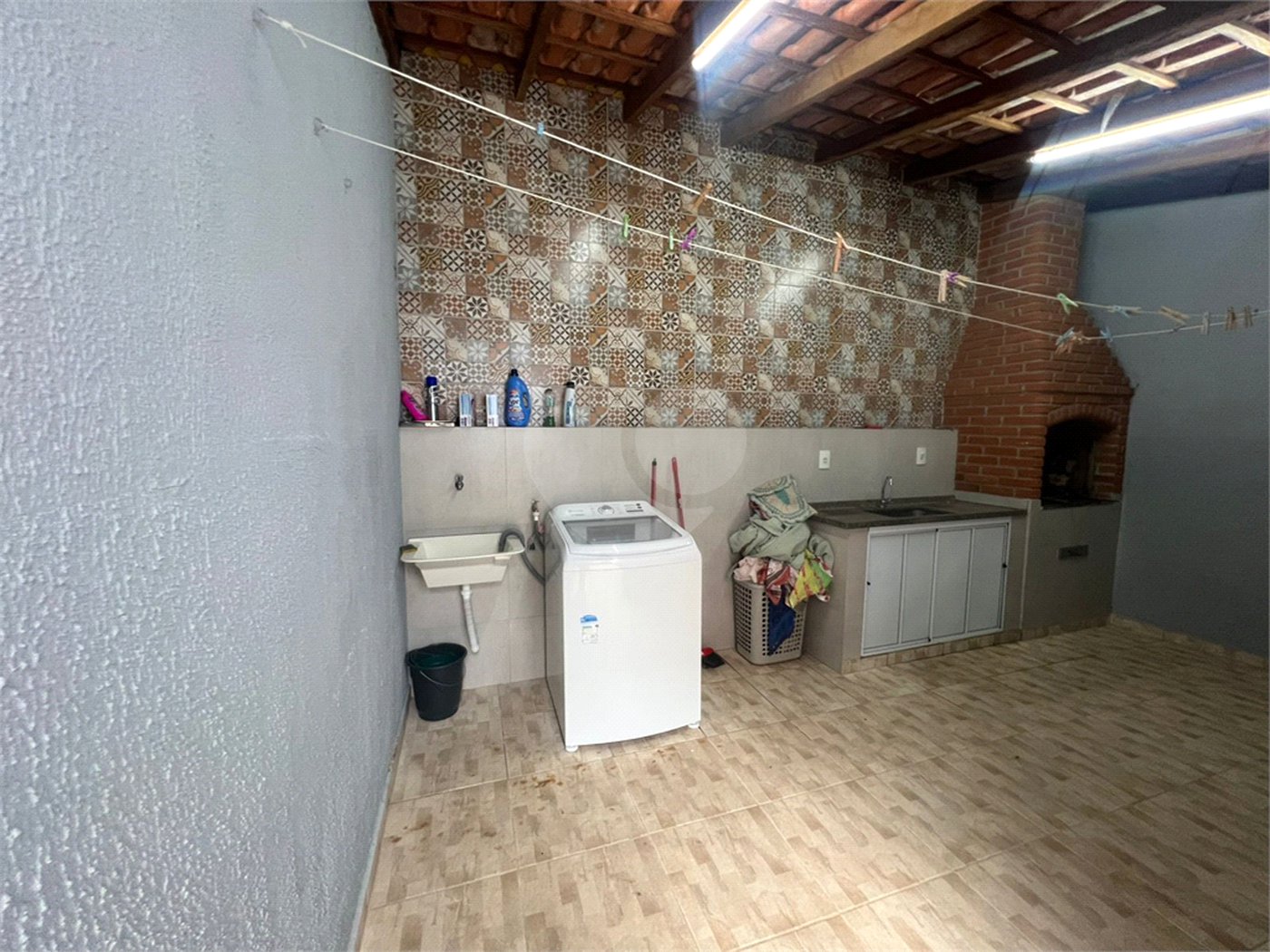 Sobrado à venda com 3 quartos, sendo 1 suíte, em Lopes de Oliveira, Sorocaba, SP