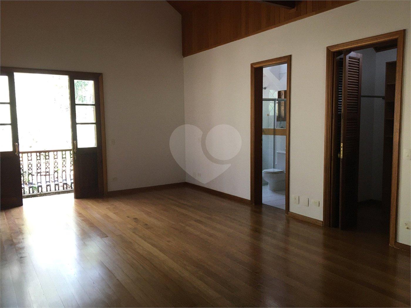 Casa à venda com 5 quartos, sendo 4 suítes,  no condomínio Cantareira, Mairiporã - SP