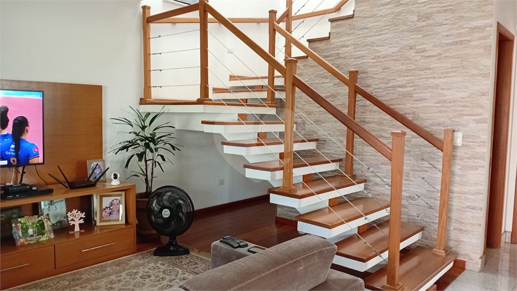 Sobrado à venda com 4 quartos, sendo 2 suítes,  em Vila Gilda, Santo André, SP