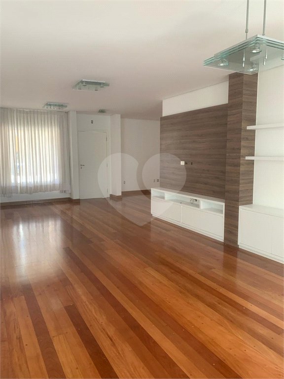 Casa à venda com 3 suítes no condomínio Villaggio Belvedere, São Paulo - SP