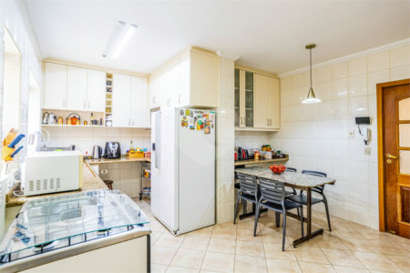 Sobrado à venda com 3 quartos, sendo 1 suíte,  em Vila Mariana, São Paulo, SP