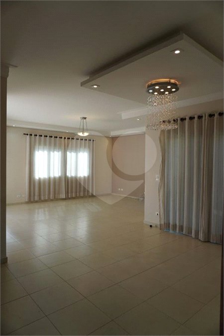 Casa para alugar com 4 quartos, sendo 2 suítes, no condomínio Mont Serrat, Salto - SP