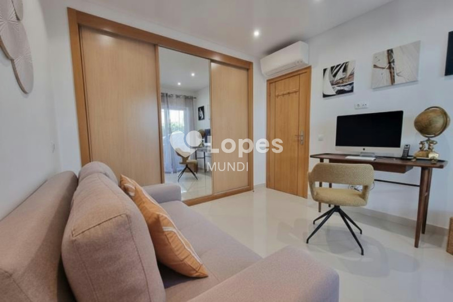 Casa com 4 quartos à venda em Albufeira, Algarve, Portugal – Vista para o mar e piscina