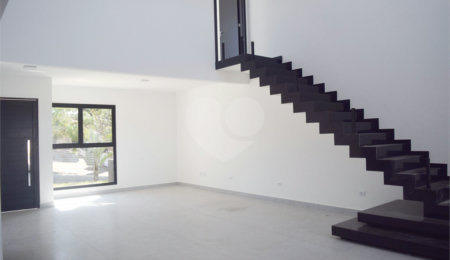 Casa à venda com 4 suítes no condomínio Figueira Garden, Atibaia - SP