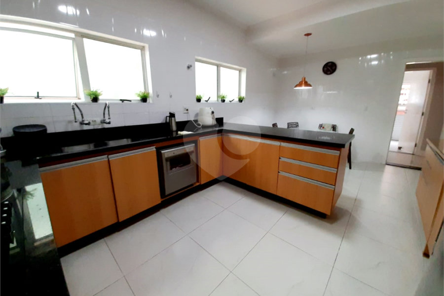 Sobrado à venda com 4 quartos, sendo 3 suítes, em Tremembé, São Paulo, SP