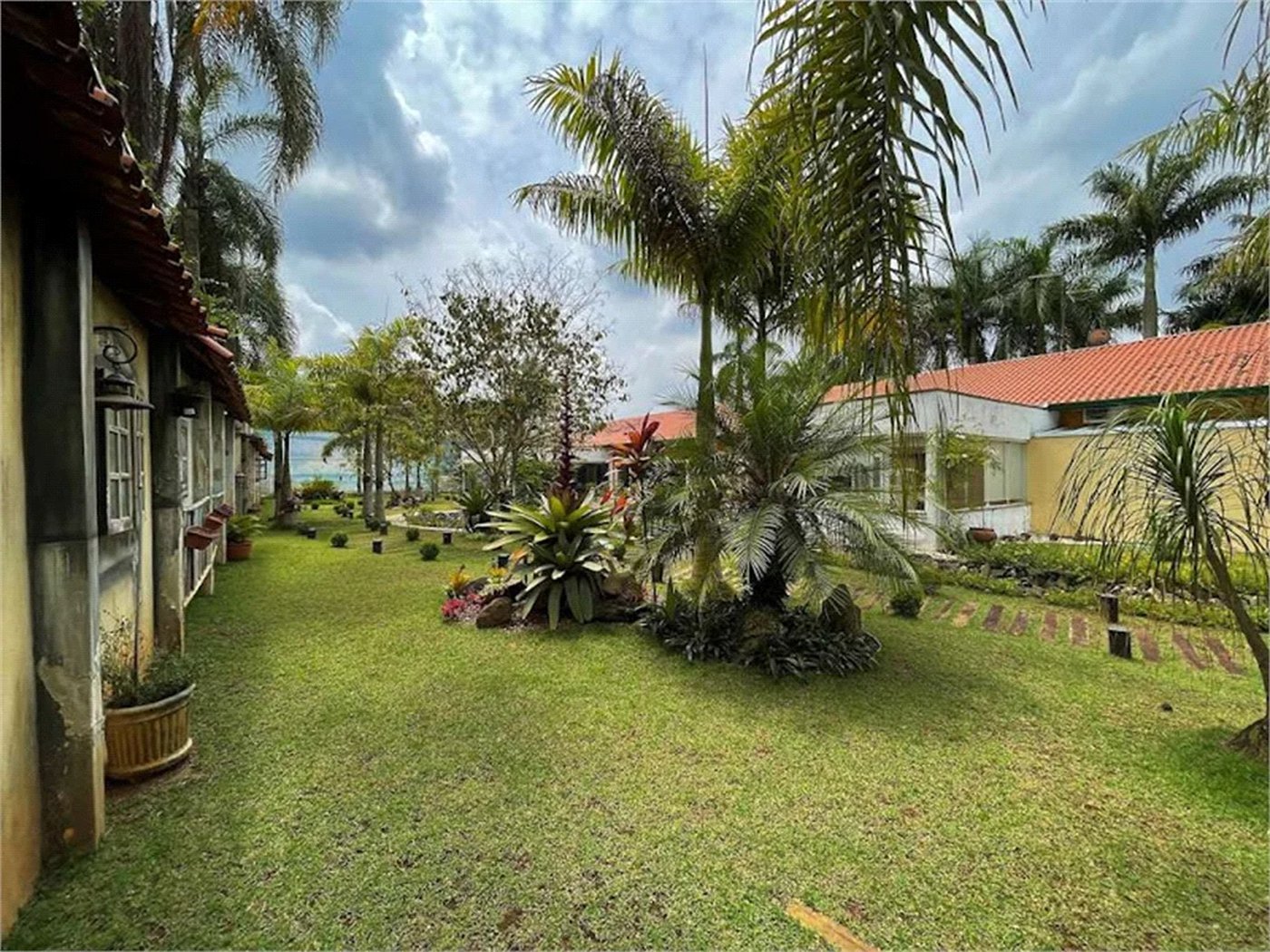 Casa à venda com 4 suítes no condomínio Miollo da Granja, Cotia - SP