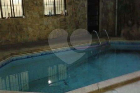 Sobrado à venda com 3 suítes em Vila Nivi, São Paulo, SP