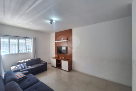 Sobrado à venda com 3 quartos, sendo 1 suíte, em Vila Campanela, São Paulo, SP