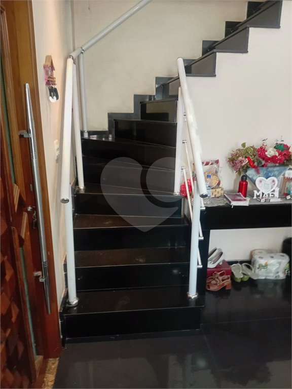 Sobrado à venda com 4 quartos, sendo 1 suíte,  em Parque Santa Laura, Ferraz de Vasconcelos, SP
