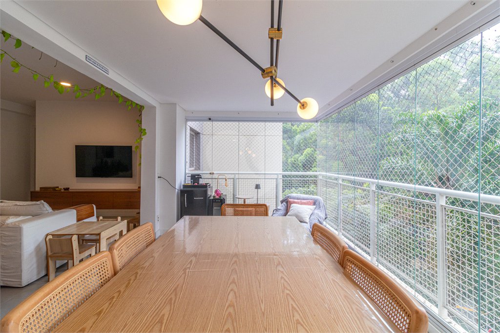 Apartamento à venda com 3 quartos, sendo 1 suíte,  em Morumbi, São Paulo, SP