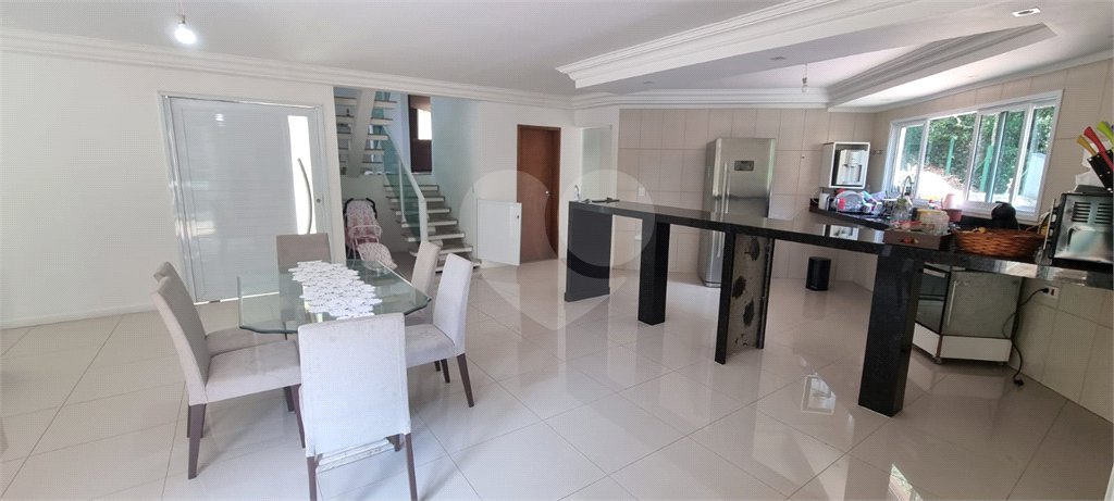Casa à venda com 4 quartos, sendo 2 suítes,  no condomínio Sausalito, Mairiporã - SP