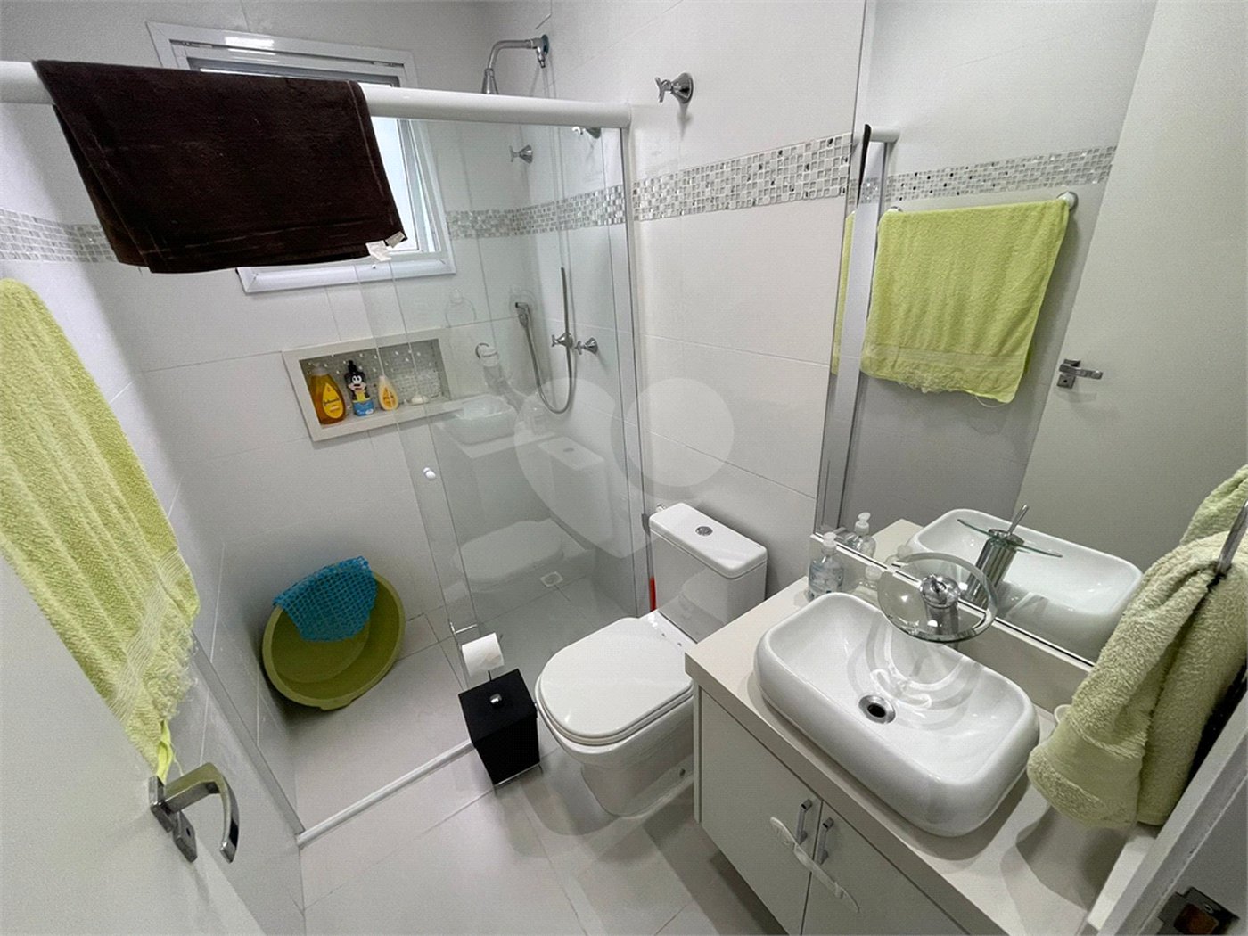 Casa à venda com 1 quarto, sendo 3 suítes, no condomínio Aruã Brisas I, Mogi das Cruzes - SP