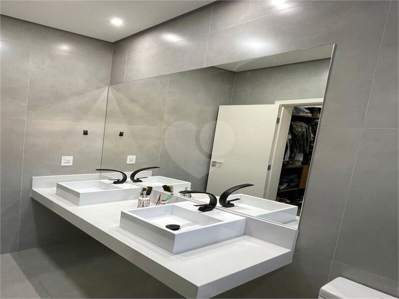 Casa à venda com 3 quartos, sendo 1 suíte,  no condomínio Residencial Mantova, Indaiatuba - SP