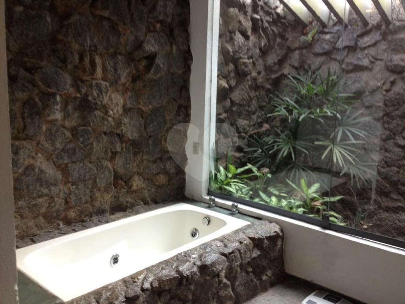 Sobrado à venda com 4 quartos, sendo 2 suítes, em Jaraguá, São Paulo, SP