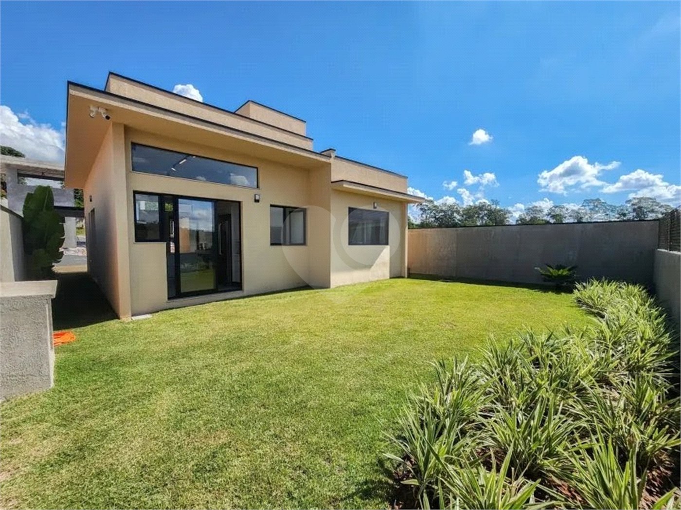 Casa à venda com 3 quartos, sendo 1 suíte, no condomínio Residencial Consoli, Atibaia - SP