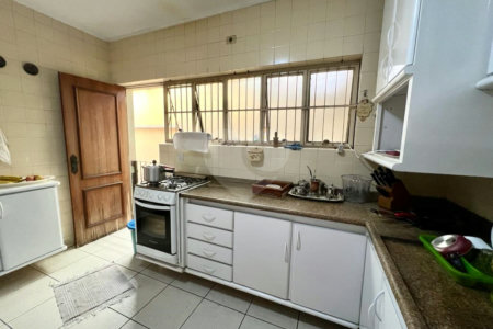 Casa à venda com 4 quartos, sendo 1 suíte, em Jardim das Vertentes, São Paulo, SP