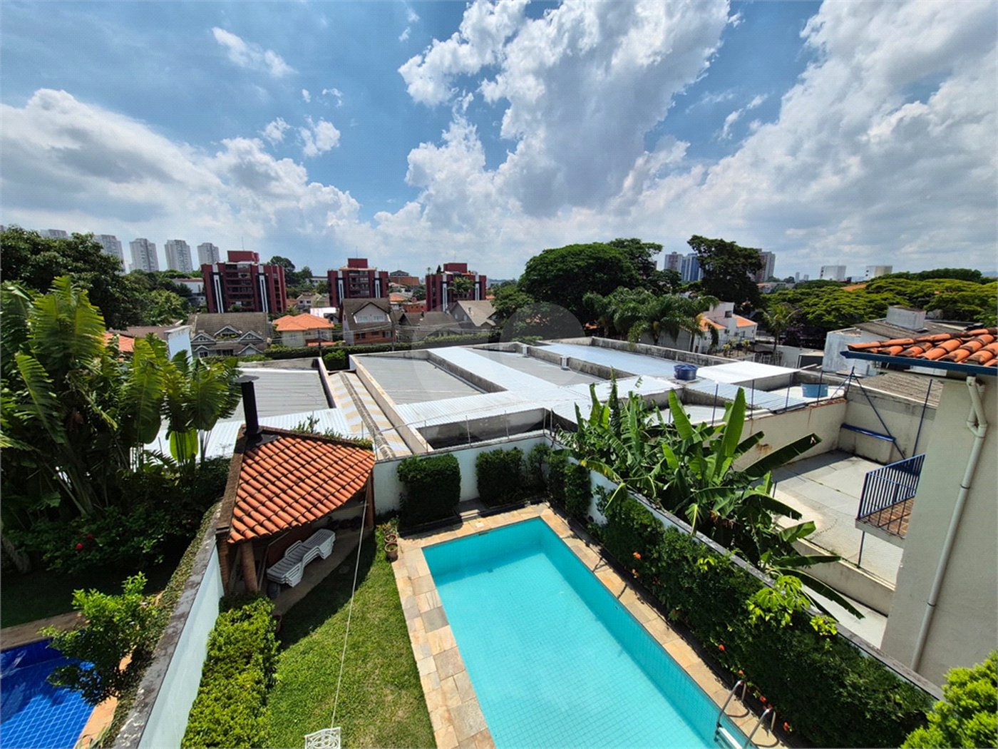 Casa de Vila à venda ou para alugar com 4 quartos, sendo 2 suítes,  em Jardim Leonor, São Paulo, SP