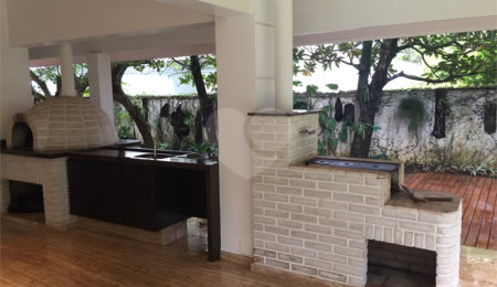 Casa à venda com 4 quartos, sendo 2 suítes,  no condomínio Residencial Morumbi, São Paulo - SP