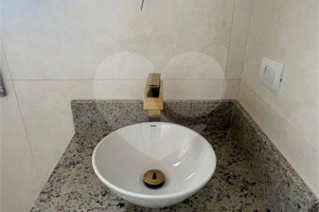 Casa à venda com 3 suítes no condomínio Village Itaguaçu, Atibaia - SP