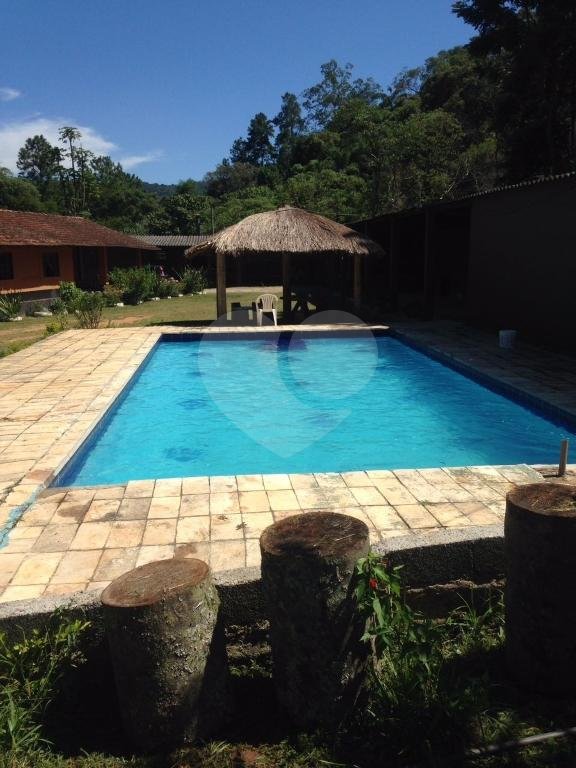 Casa à venda com 6 quartos, sendo 2 suítes,  em Roseira, Mairiporã, SP