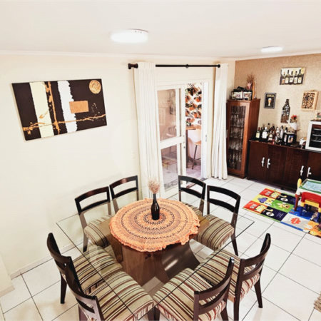 Casa à venda com 4 quartos, sendo 2 suítes, em Jardim Meny, São Roque, SP