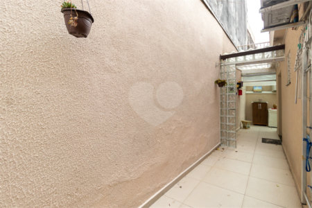Casa à venda com 3 quartos, sendo 1 suíte, no condomínio Orquideas, São Paulo - SP