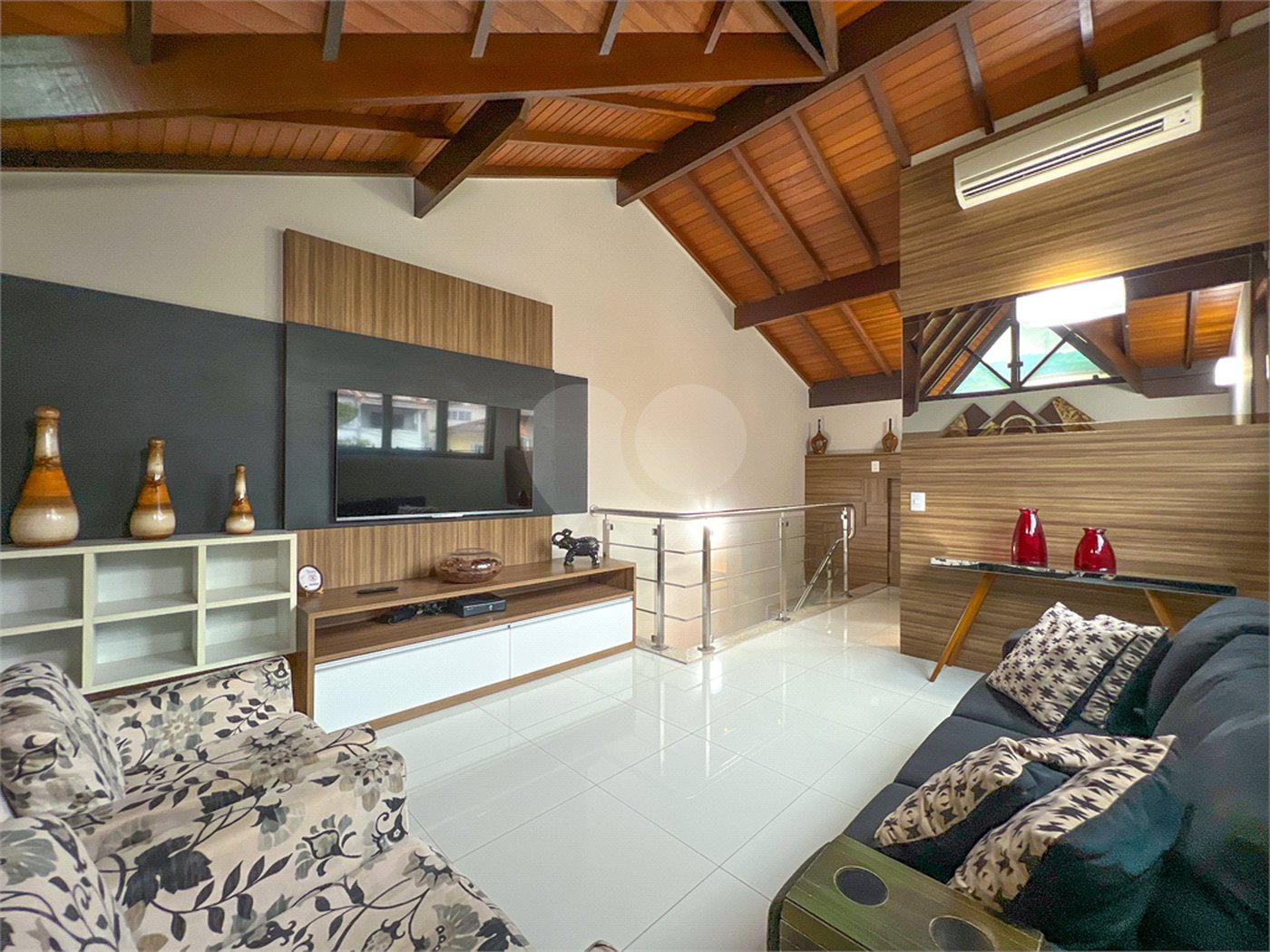 Casa à venda com 4 quartos, sendo 2 suítes,  no condomínio Floradas da Serra, São Paulo - SP