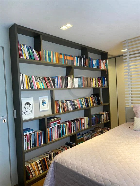Apartamento de 224m² com 4 dormitórios, 3 suítes, 4 vagas de garagem e deposito