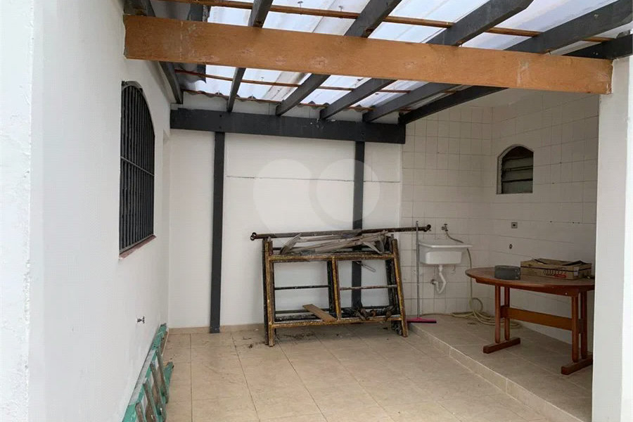 Casa espaçosa com 3 quartos, suíte, quintal e 2 vagas na Vila Santa Catarina
