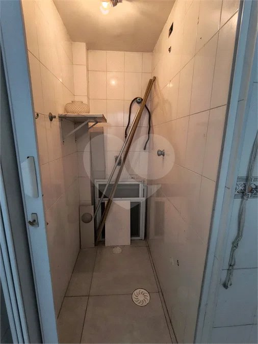 Apartamento com 2 Dormitórios , amplo com 77 metros e com vaga de garagem fixa