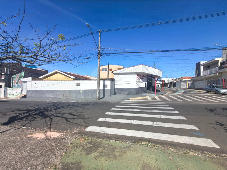 Linda Casa com Comercio ao lado independente.