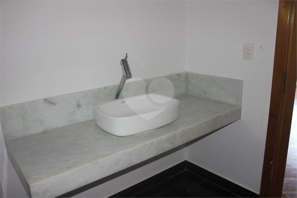 Casa à venda ou para alugar com 4 suítes em Alphaville, Santana de Parnaíba, SP