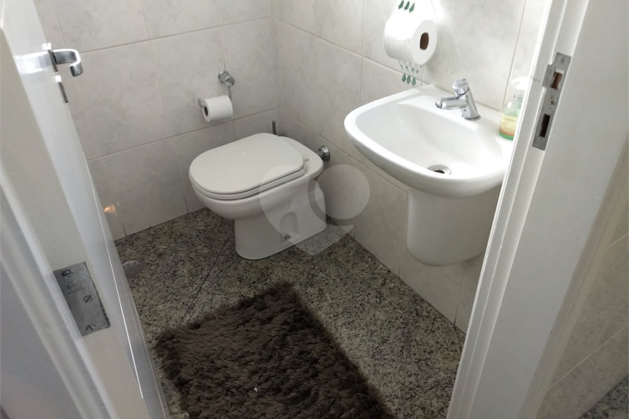 Casa Térrea à venda ou para alugar com 4 suítes em Horto, São Paulo, SP