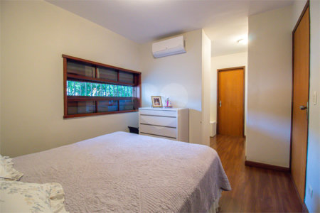 Casa à venda com 3 quartos, sendo 1 suíte, em Alto da Boa Vista, São Paulo, SP