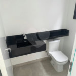 Casa à venda com 4 suítes no condomínio Figueira Garden, Atibaia - SP