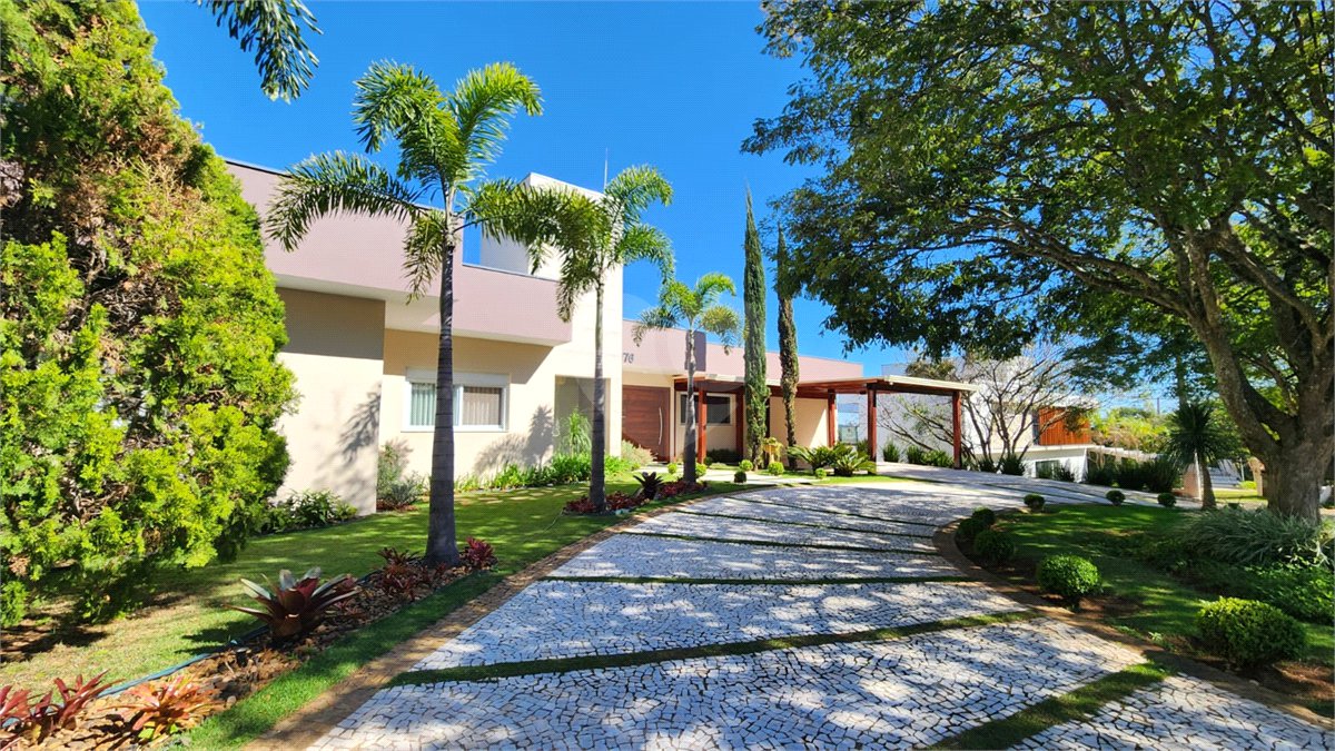 Casa à venda com 5 quartos, sendo 2 suítes, no condomínio Residencial Jardim Primavera, Louveira - SP