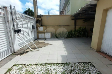 Casa à venda com 4 quartos, sendo 2 suítes,  em Vila Alexandria, São Paulo, SP