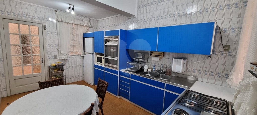 Sobrado à venda com 4 quartos, sendo 1 suíte,  em Água Branca, São Paulo, SP