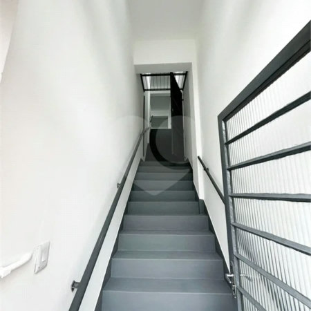 Galpão com 250m² , 4 vagas , para locação em Itaquera.