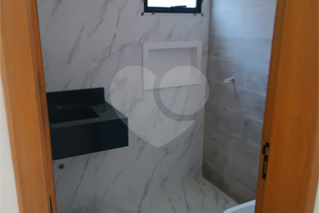 Casa à venda com 3 quartos, sendo 1 suíte, no condomínio Residencial Jardins da Catalunha, Atibaia - SP