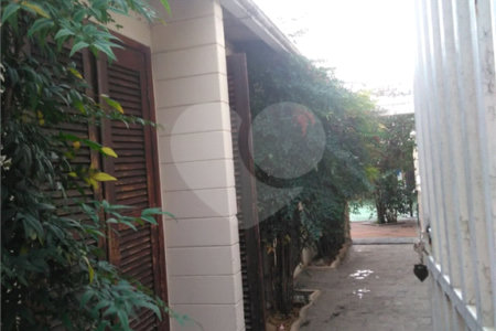 Casa Térrea à venda com 4 quartos, sendo 1 suíte, em Vila Guaca, São Paulo, SP