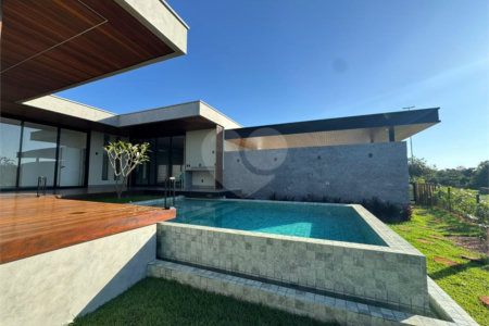 Casa à venda com 4 suítes no condomínio Florais da Mata, Várzea Grande - MT
