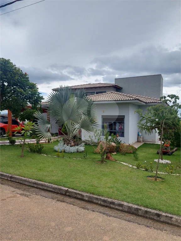 Casa à venda ou para alugar com 4 quartos, sendo 1 suíte, no condomínio Colinas de Inhandjara, Itupeva - SP