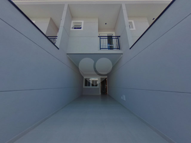 Casa à venda com 3 quartos, sendo 1 suíte,  no condomínio Professora Romilde Nogueira de Sá, São Paulo - SP