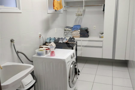 Casa à venda com 4 quartos, sendo 3 suítes, no condomínio Estância Marambaia, Vinhedo - SP