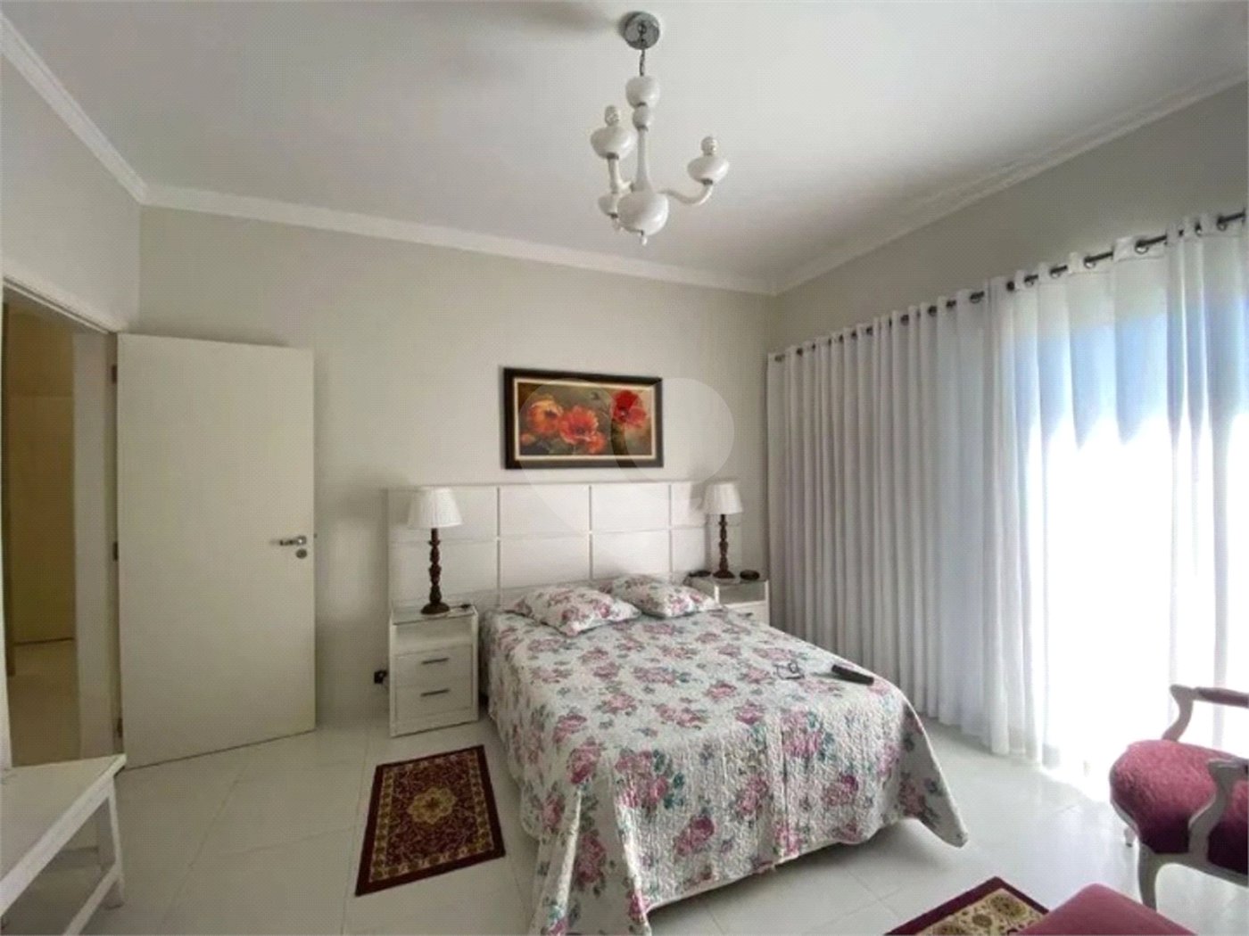 Casa à venda com 4 suítes no condomínio Ipê Velho, Vinhedo - SP