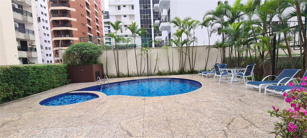 Apartamento à venda com 3 quartos, sendo 1 suíte,  em Indianópolis, São Paulo, SP